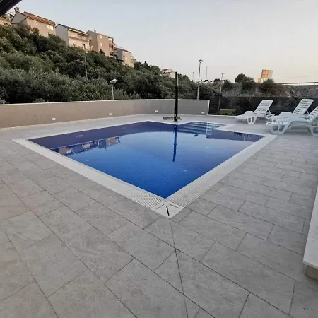 Lejlighed Pool Fantasy Apartmant