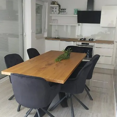 Daire Pool Fantasy Apartmant Primošten