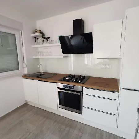 Pool Fantasy Apartmant Primosten