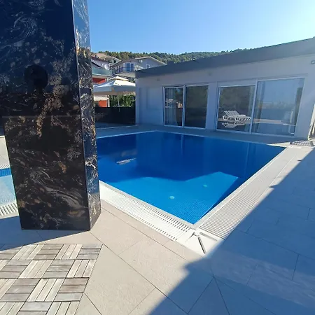 Pool Fantasy Apartmant * Primosten